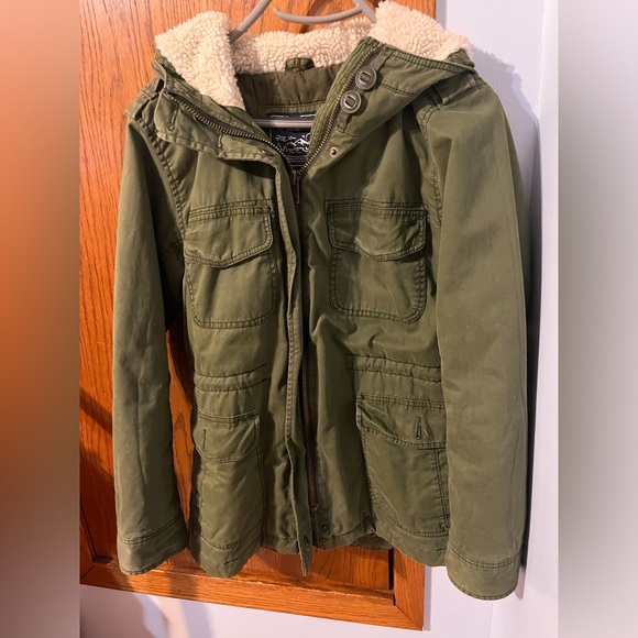 American Eagle Outfitters Olive Green Parka Coat w/ Sherpa Lined Hood - Size Med - Picture 2 of 6